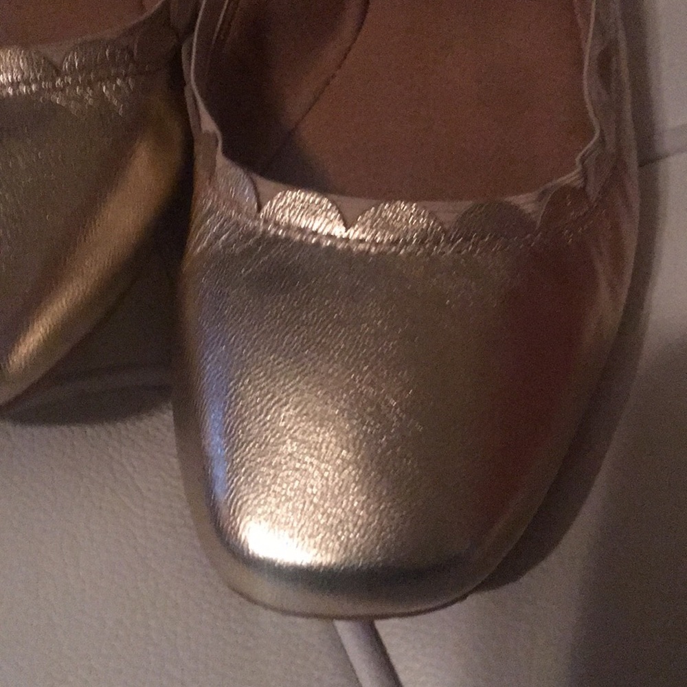 NWOT TAHARI Flats price firm😍